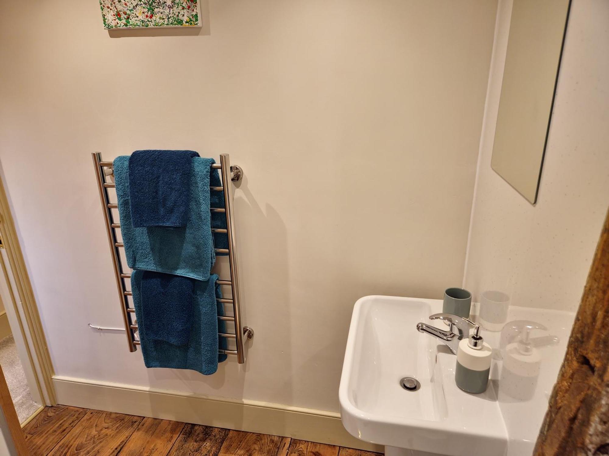 Central Gloucester Self-Catering Flat - A Hidden Gem Bagian luar foto