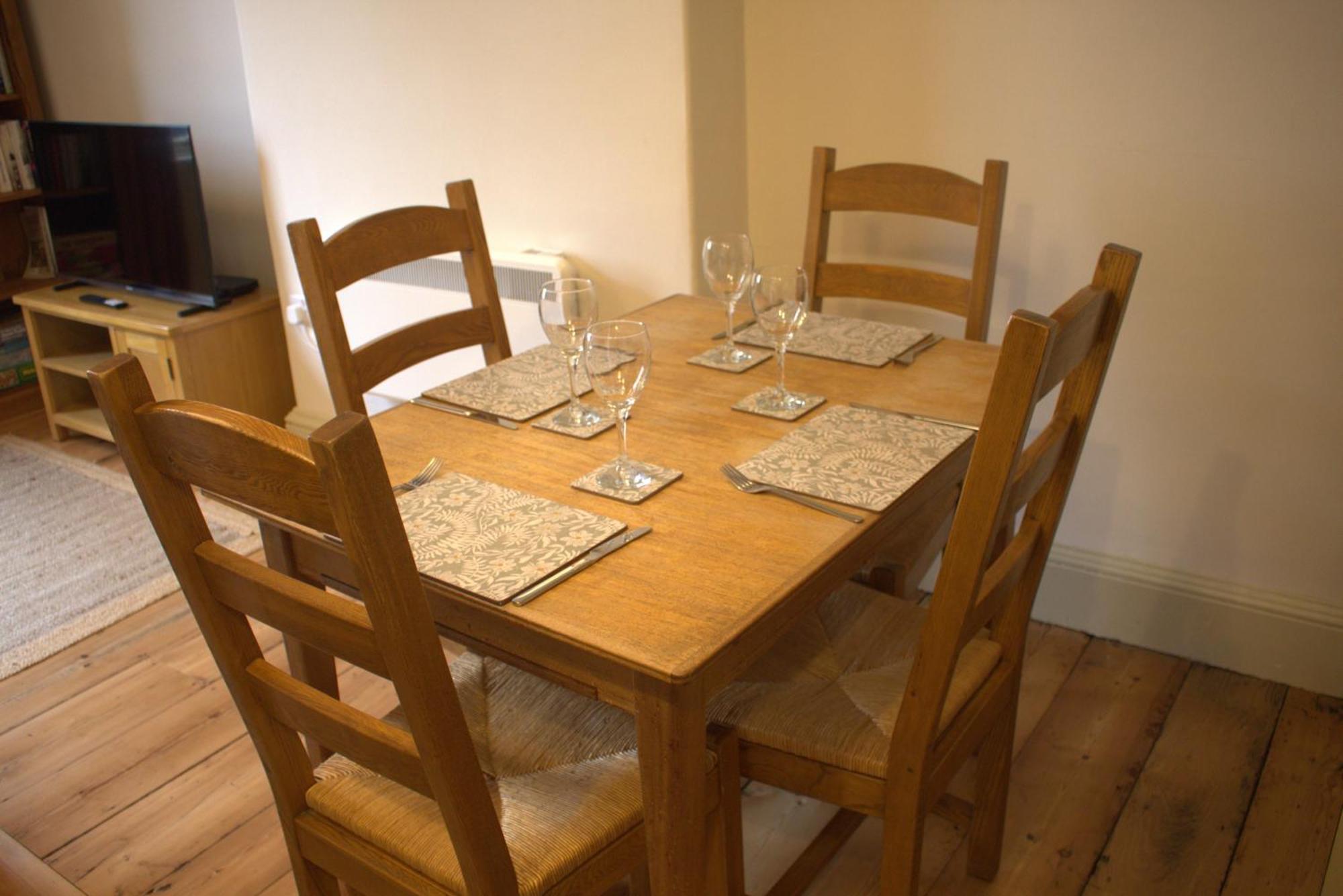 Central Gloucester Self-Catering Flat - A Hidden Gem Bagian luar foto
