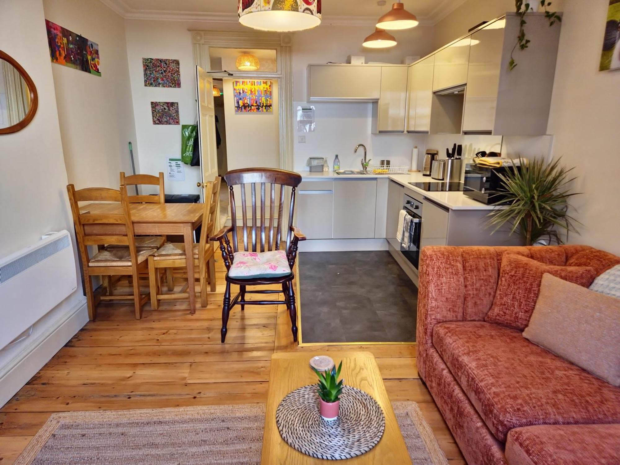 Central Gloucester Self-Catering Flat - A Hidden Gem Bagian luar foto