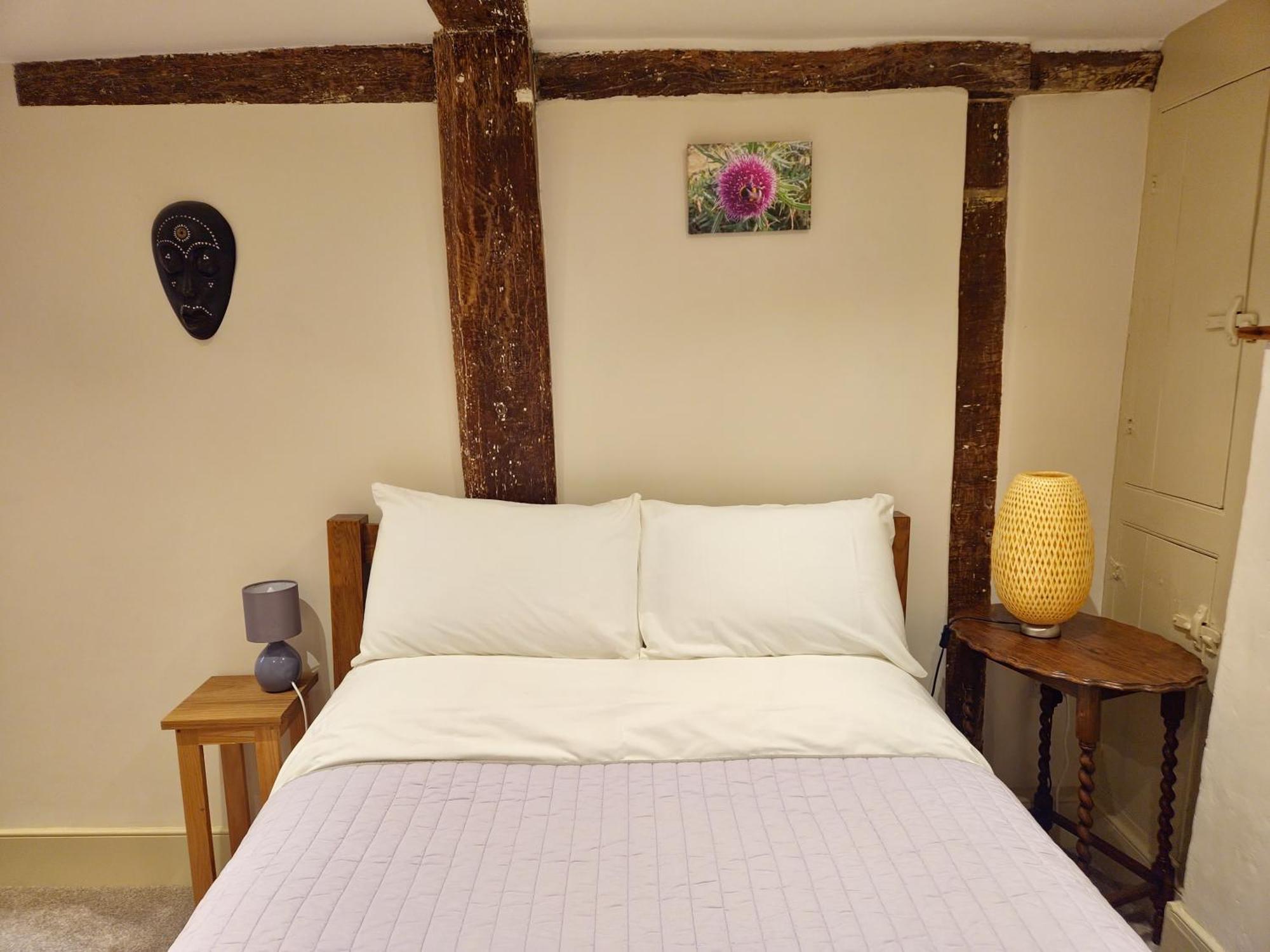 Central Gloucester Self-Catering Flat - A Hidden Gem Bagian luar foto