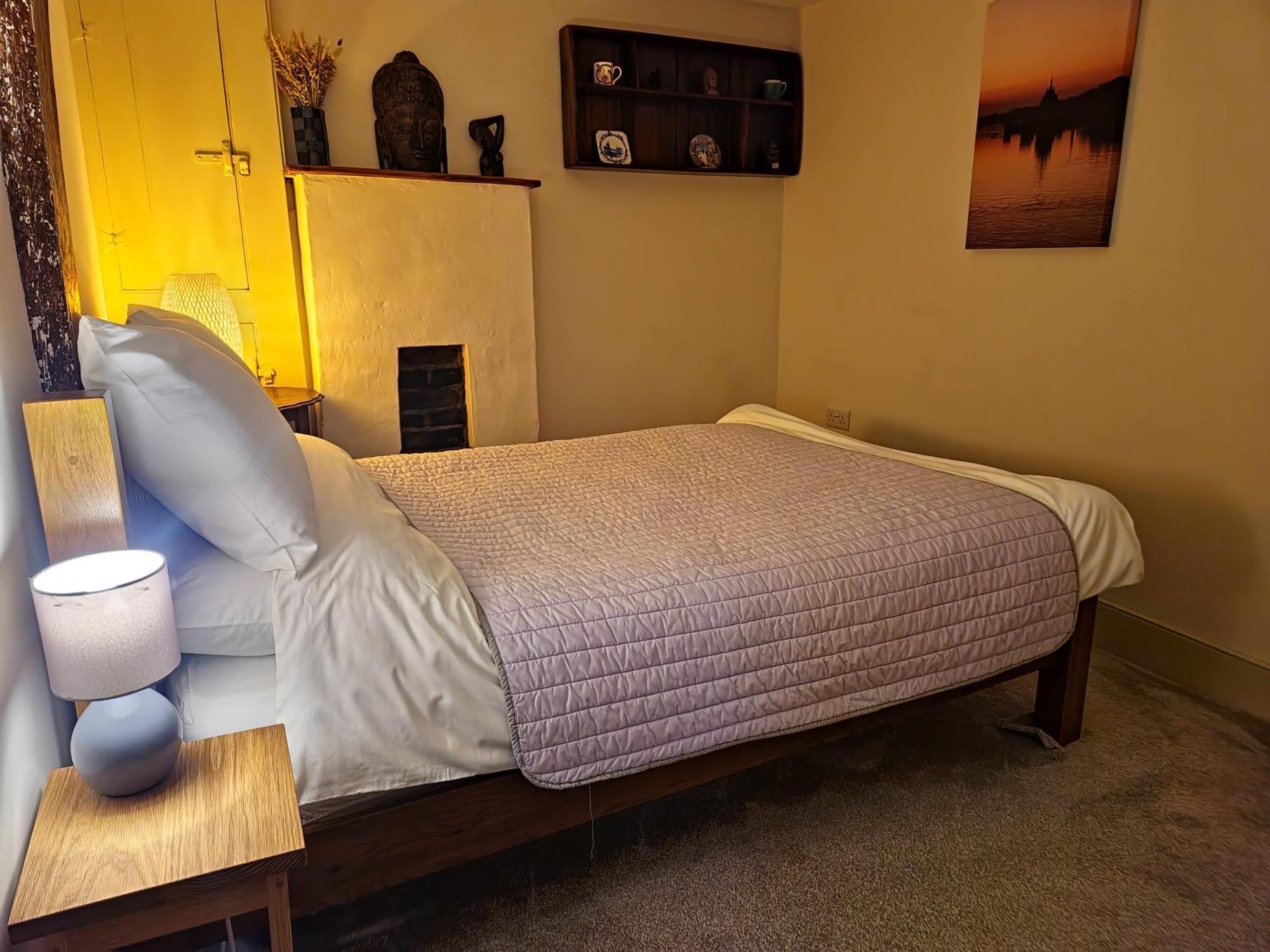 Central Gloucester Self-Catering Flat - A Hidden Gem Bagian luar foto